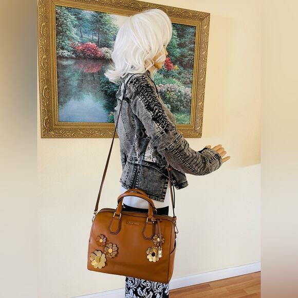 MICHAEL kids Saddle 3D Floral Embellished Women's Bag satchel crossbody - Picture 3 of 6